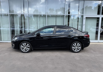 Подержанный автомобиль Citroen C4 Sedan 2016 года (8 фото)