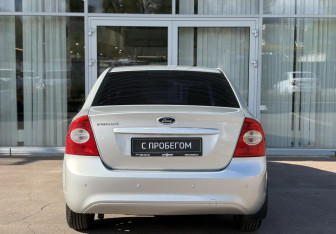 Подержанный автомобиль Ford Focus Sedan 2009 года (6 фото)