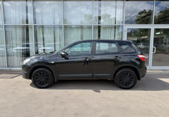 Подержанный автомобиль Nissan Qashqai 2013 года (8 фото)