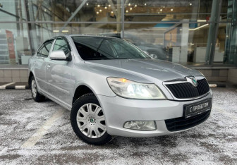 Подержанный автомобиль Skoda Octavia Liftback 2011 года (3 фото)
