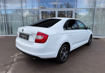 Подержанный автомобиль Skoda Rapid Liftback 2015 года (5 фото)