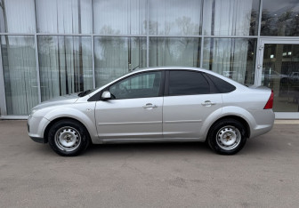 Подержанный автомобиль Ford Focus Sedan 2007 года (8 фото)