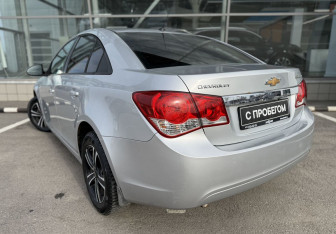 Подержанный автомобиль Chevrolet Cruze Sedan 2011 года (7 фото)