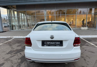 Подержанный автомобиль Volkswagen Polo Sedan 2016 года (6 фото)