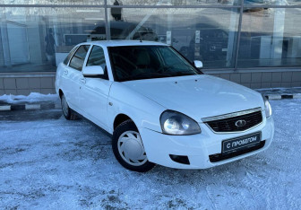 Подержанный автомобиль LADA (ВАЗ) Priora Hatchback 2011 года (3 фото)