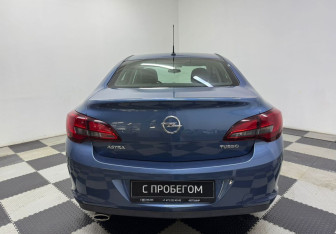 Подержанный автомобиль Opel Astra Sedan 2013 года (6 фото)
