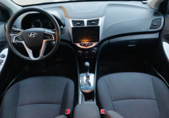 Подержанный автомобиль Hyundai Solaris Sedan 2014 года (10 фото)