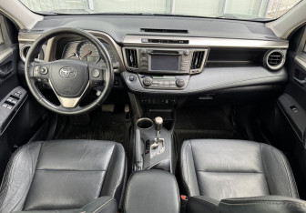 Подержанный автомобиль Toyota RAV4 2013 года (10 фото)