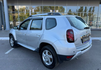 Подержанный автомобиль Renault Duster 2017 года (7 фото)