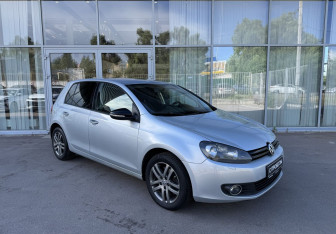 Подержанный автомобиль Volkswagen Golf Hatchback 2012 года (3 фото)