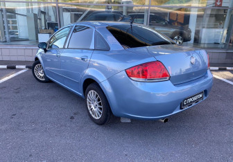 Подержанный автомобиль Fiat Linea 2011 года (7 фото)