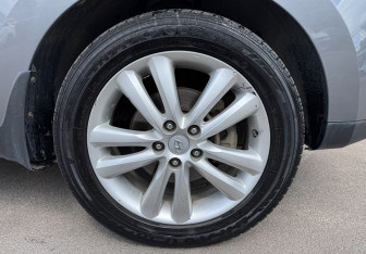 Подержанный автомобиль Hyundai ix35 2012 года (12 фото)