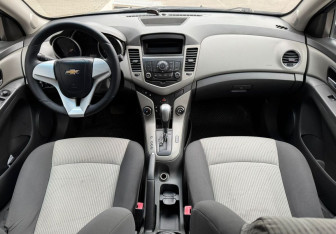 Подержанный автомобиль Chevrolet Cruze Sedan 2010 года (10 фото)