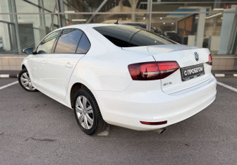 Подержанный автомобиль Volkswagen Jetta Sedan 2016 года (7 фото)