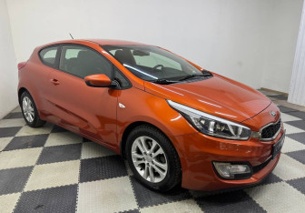 Подержанный автомобиль Kia Ceed Hatchback 2014 года (3 фото)