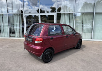 Подержанный автомобиль Daewoo Matiz 2013 года (5 фото)