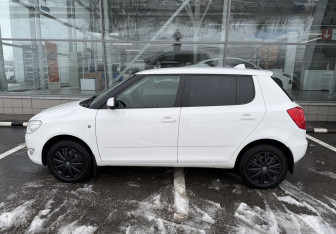 Подержанный автомобиль Skoda Fabia Hatchback 2014 года (8 фото)