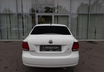 Подержанный автомобиль Volkswagen Polo Sedan 2013 года (6 фото)