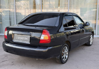 Подержанный автомобиль Hyundai Accent Sedan 2010 года (5 фото)