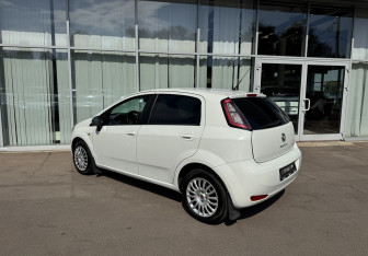 Подержанный автомобиль Fiat Punto Hatchback 2012 года (7 фото)