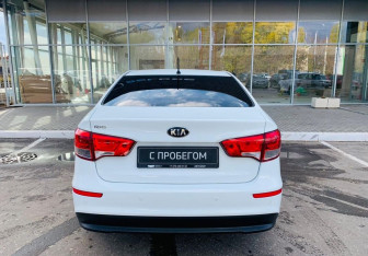 Подержанный автомобиль Kia Rio Sedan 2015 года (6 фото)