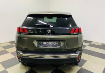 Подержанный автомобиль Peugeot 3008 2018 года (6 фото)