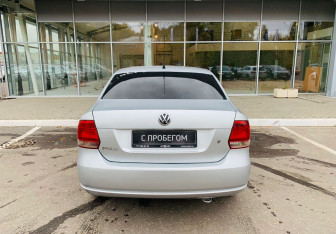 Подержанный автомобиль Volkswagen Polo Sedan 2012 года (6 фото)
