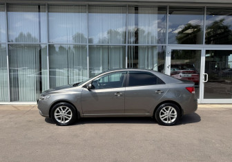 Подержанный автомобиль Kia Cerato Sedan 2011 года (8 фото)