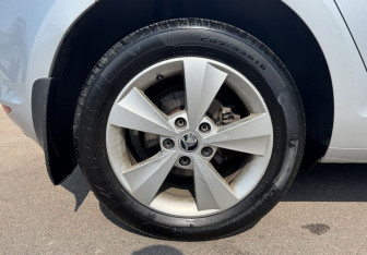 Подержанный автомобиль Volkswagen Golf Hatchback 2013 года (12 фото)