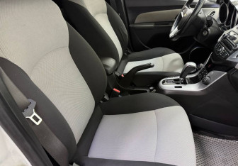 Подержанный автомобиль Chevrolet Cruze Sedan 2013 года (9 фото)