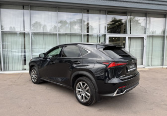 Подержанный автомобиль Lexus NX 2020 года (7 фото)