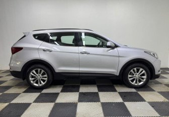 Подержанный автомобиль Hyundai Santa Fe 2017 года (4 фото)