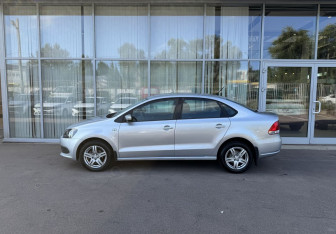 Подержанный автомобиль Volkswagen Polo Sedan 2014 года (8 фото)
