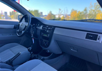Подержанный автомобиль Chevrolet Lacetti Sedan 2011 года (10 фото)