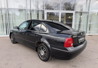 Подержанный автомобиль Volkswagen Passat Sedan 1996 года (7 фото)