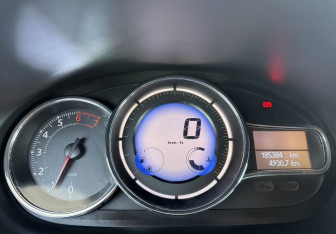 Подержанный автомобиль Renault Fluence 2014 года (12 фото)