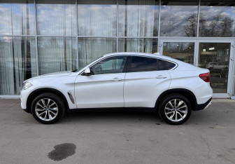 Подержанный автомобиль BMW X6 2019 года (8 фото)