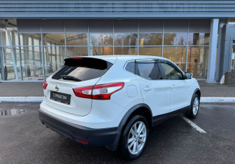 Подержанный автомобиль Nissan Qashqai 2016 года (5 фото)