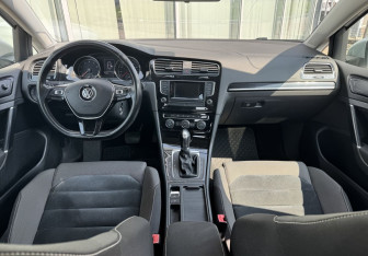 Подержанный автомобиль Volkswagen Golf Hatchback 2013 года (9 фото)