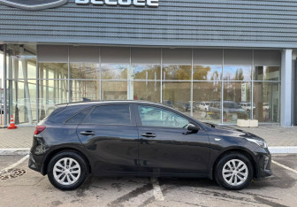 Подержанный автомобиль Kia Ceed Hatchback 2019 года (4 фото)