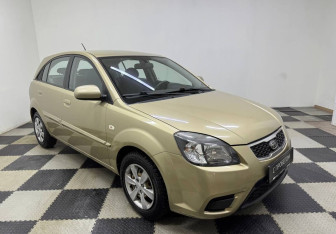 Подержанный автомобиль Kia Rio Hatchback 2010 года (3 фото)