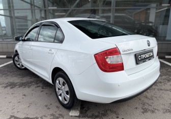 Подержанный автомобиль Skoda Rapid Liftback 2016 года (7 фото)