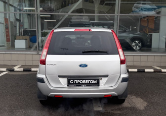 Подержанный автомобиль Ford Fusion 2007 года (6 фото)