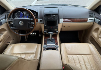 Подержанный автомобиль Volkswagen Touareg 2009 года (10 фото)