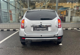 Подержанный автомобиль Renault Duster 2013 года (4 фото)