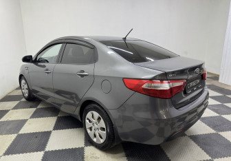 Подержанный автомобиль Kia Rio Sedan 2013 года (7 фото)