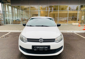 Подержанный автомобиль Volkswagen Polo Sedan 2010 года (2 фото)