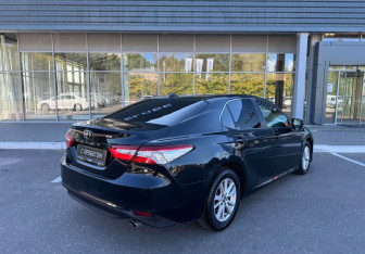 Подержанный автомобиль Toyota Camry Sedan 2019 года (6 фото)
