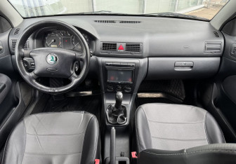 Подержанный автомобиль Skoda Octavia Liftback 2008 года (9 фото)