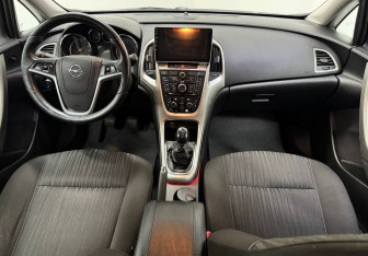 Подержанный автомобиль Opel Astra Hatchback 2010 года (10 фото)